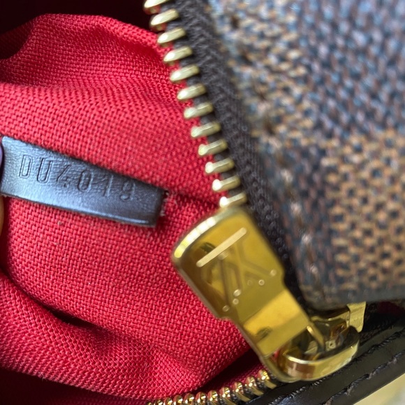 Authentic Louis Vuitton Bloomsbury GM - Picture 6 of 11